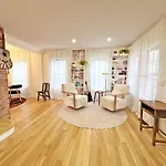 Renovated Home Seconds From Town