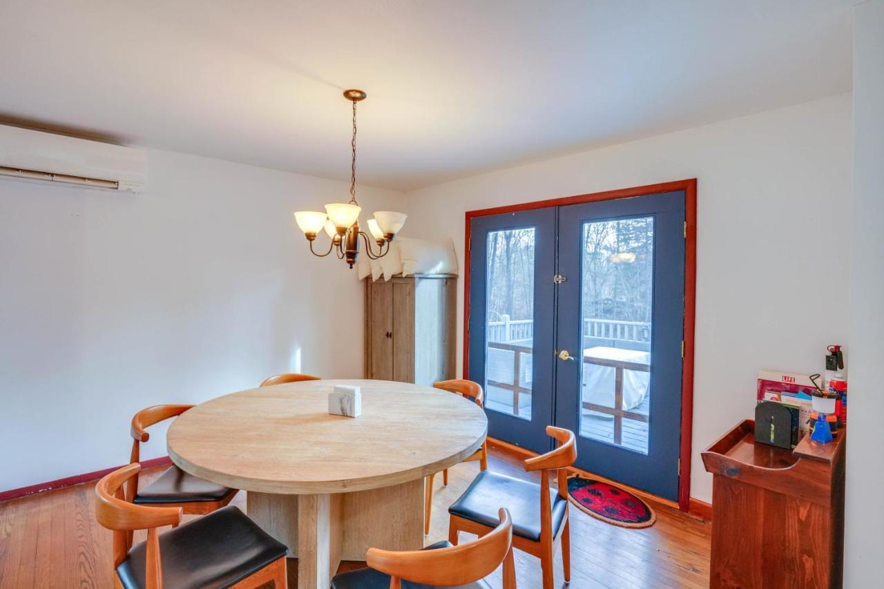 Getaway With Hot Tub About 2 Mi To Dtwn! Holiday home Woodstock