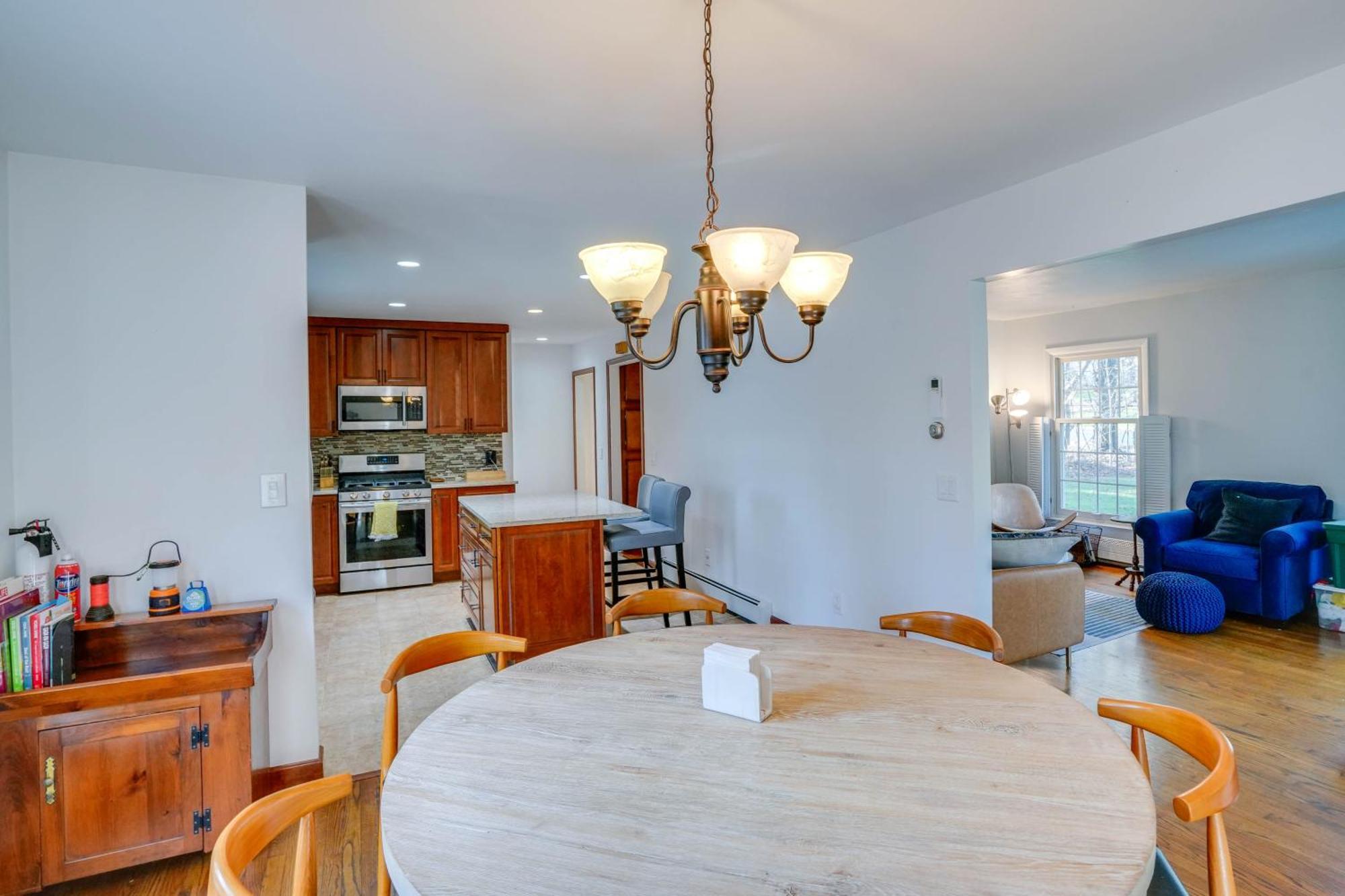 Holiday home Getaway With Hot Tub About 2 Mi To Dtwn! *